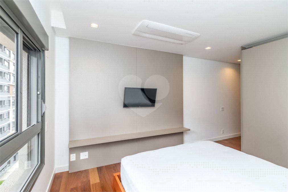 Apartamento à venda com 3 suítes em Campo Belo, São Paulo, SP