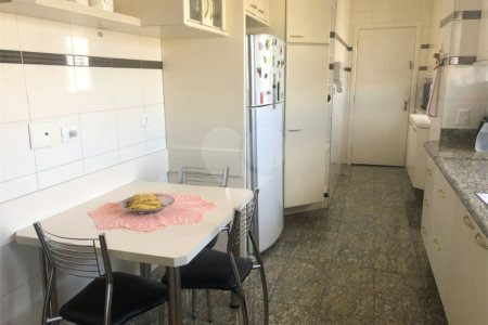Apartamento na Região do Anália Franco Próximo ao Shopping com 3 Dormitórios sendo 1 Suíte e 2 Vagas de Garagem