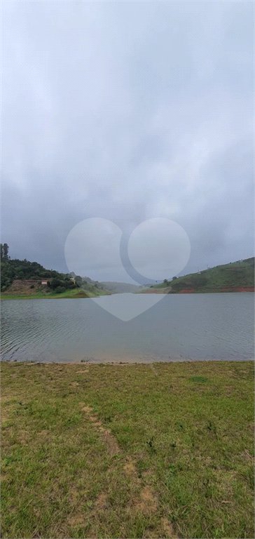 Chácara à venda com 3 quartos, sendo 1 suíte, no Centro, Paraibuna, SP