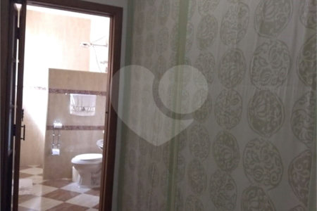 Casa à venda com 4 quartos, sendo 2 suítes, em Vila Petrópolis, Atibaia, SP