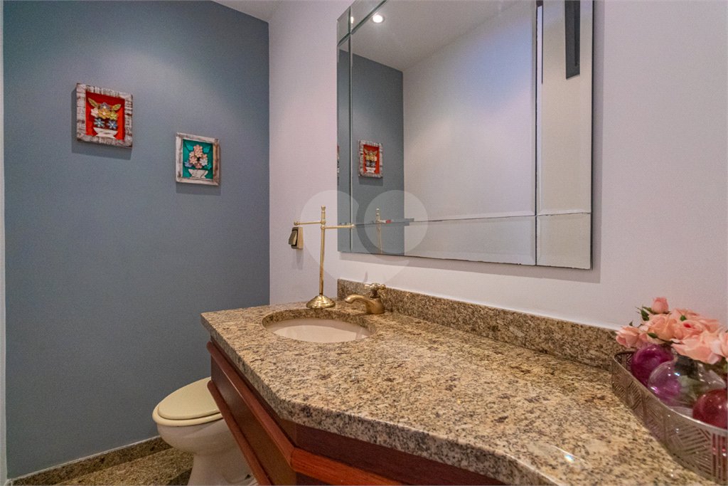 Apartamento à venda com 3 quartos, sendo 1 suíte, em Moema, São Paulo, SP