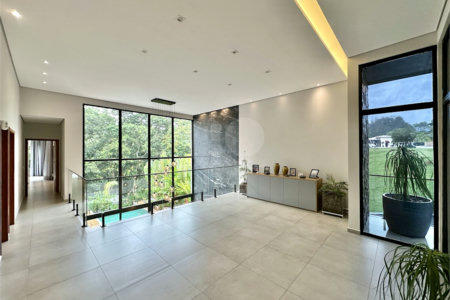 Casa à venda com 3 suítes no condomínio Reserva Santa Maria, Jandira - SP
