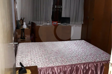 Casa à venda com 3 quartos, sendo 1 suíte, em Interlagos, São Paulo, SP