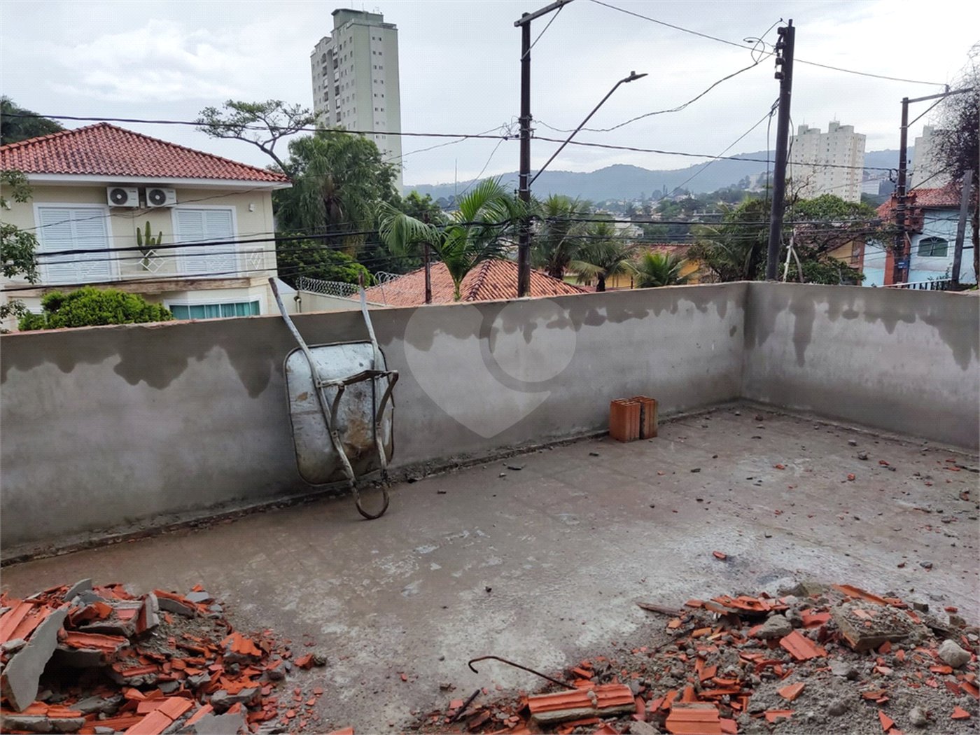 Sobrado à venda com 4 quartos, sendo 2 suítes, em Tremembé, São Paulo, SP