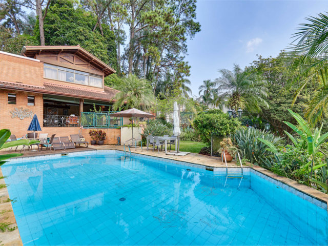 Casa à venda com 4 quartos, sendo 2 suítes,  em Jardim Cordeiro, São Paulo, SP
