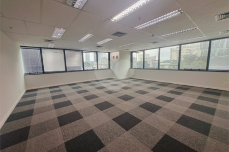 Sala à venda ou para alugar com 10 quartos em Butantã, São Paulo, SP