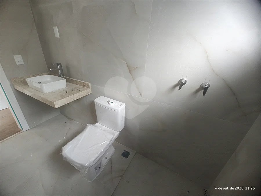Casa exclusiva em Atibaia de alto padrão com 3 suítes, piscina, espaço gourmet, condomínio fechado, aceita financiamento