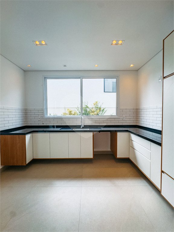 Casa à venda com 4 suítes no condomínio Villa dos Pinheiros, Indaiatuba - SP