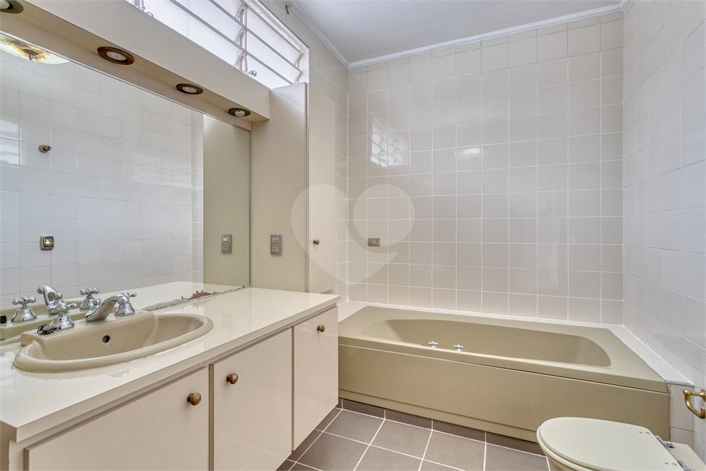 Casa à venda ou para alugar com 3 quartos, sendo 1 suíte,  em Brooklin Velho, São Paulo, SP