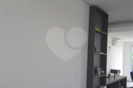 Casa à venda com 3 suítes em Moinho Velho, Cotia, SP