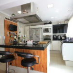 Casa à venda com 4 quartos, sendo 2 suítes, no condomínio Melbourne Residence, São Paulo - SP