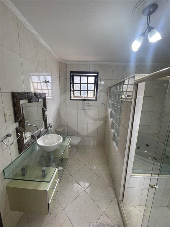 Casa à venda com 5 quartos, sendo 3 suítes, no condomínio Recanto das Palmeiras, Rio de Janeiro - RJ
