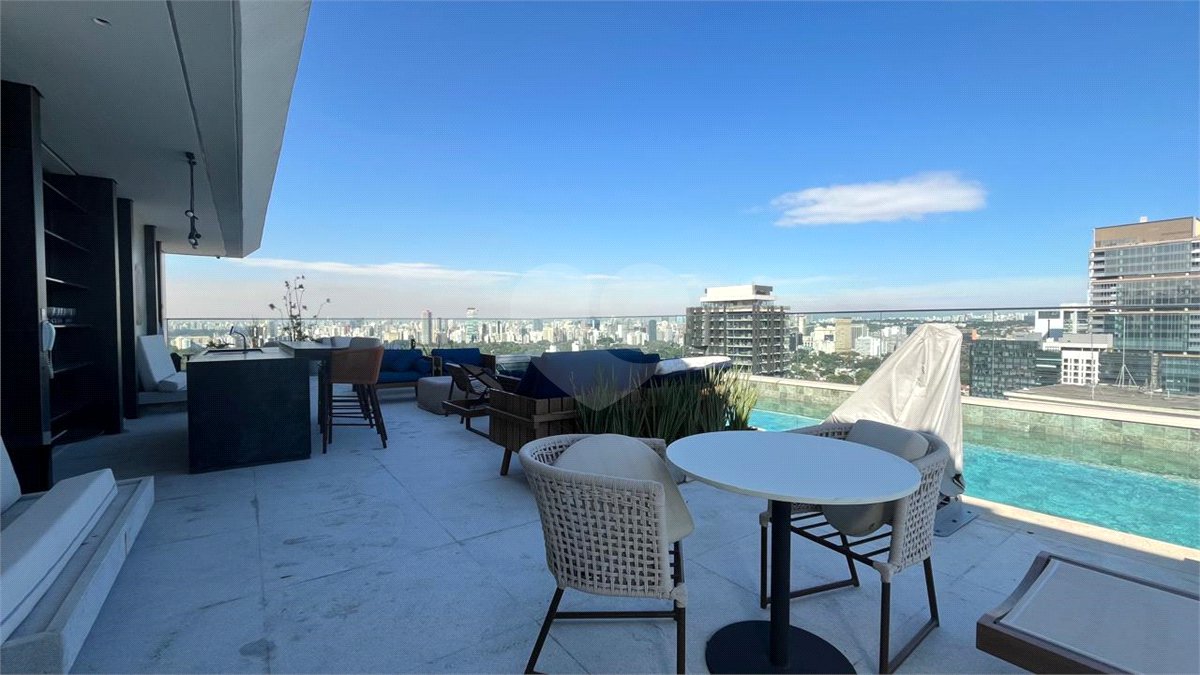 Apartamento à venda com 4 quartos, sendo 2 suítes,  em Pinheiros, São Paulo, SP