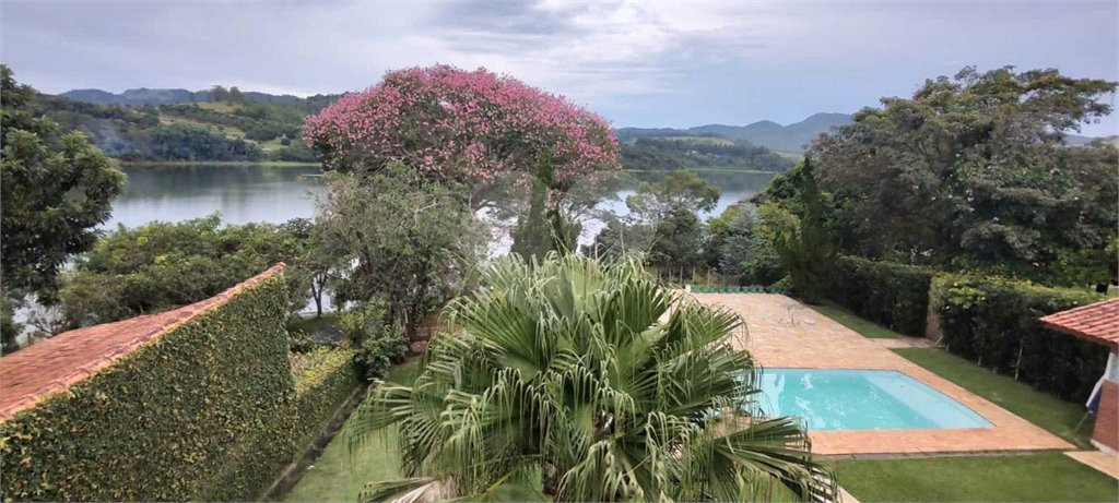 Chácara à venda com 5 quartos, sendo 2 suítes, no Centro, Piracaia, SP