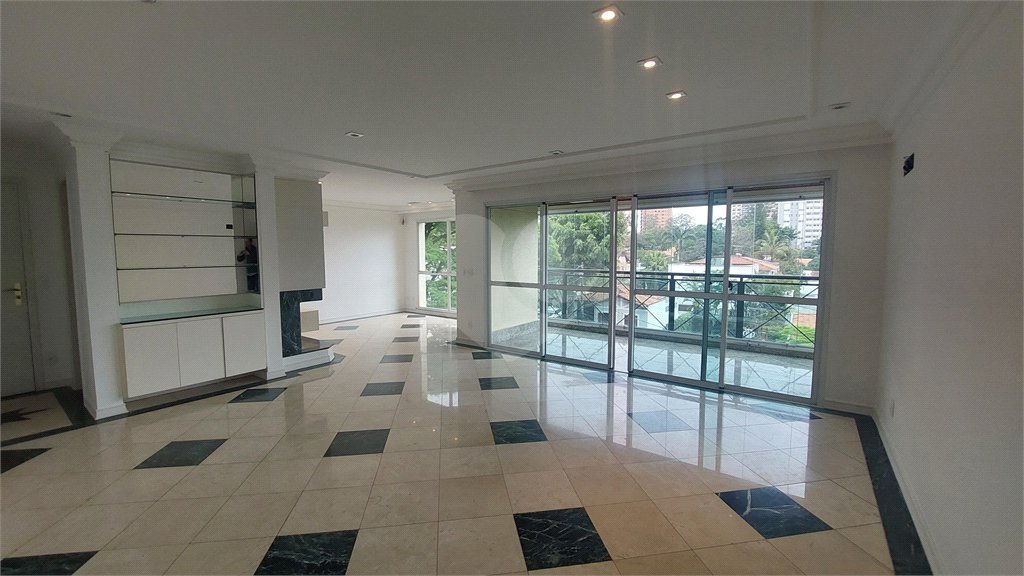 Apartamento à venda com 3 quartos, sendo 1 suíte, em Alto da Boa Vista, São Paulo, SP