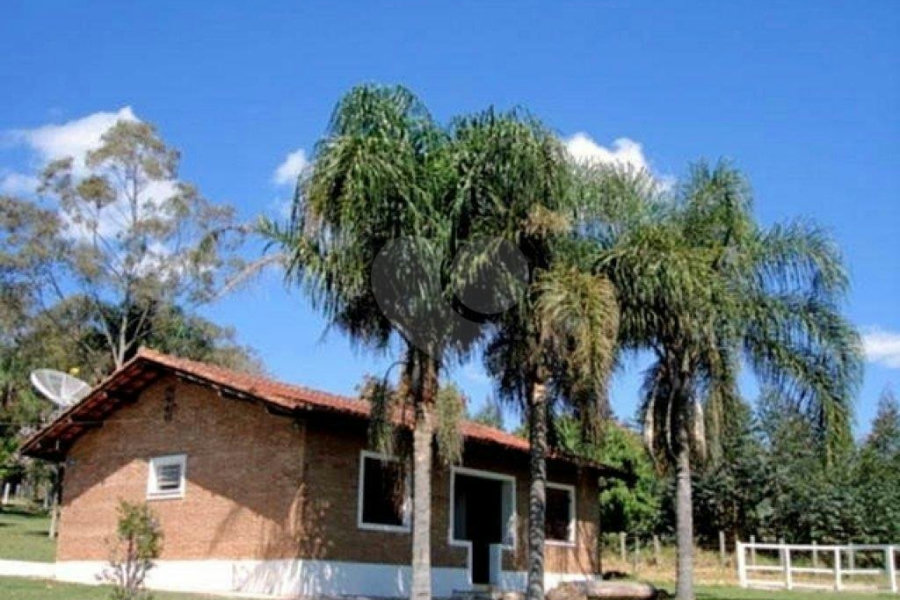 Sítio à venda com 10 quartos em Sítio Arueira, Piracaia, SP