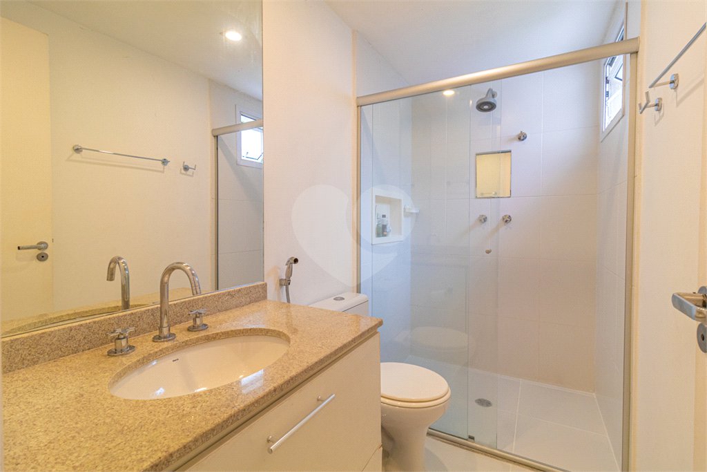 Apartamento à venda com 3 quartos, sendo 1 suíte,  em Morumbi, São Paulo, SP