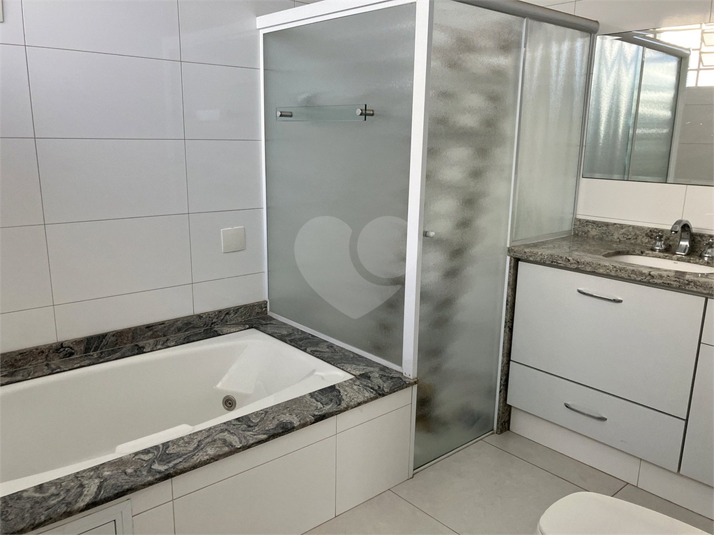 Casa Térrea à venda com 4 quartos, sendo 2 suítes, em Jardim Santa Rosália, Sorocaba, SP