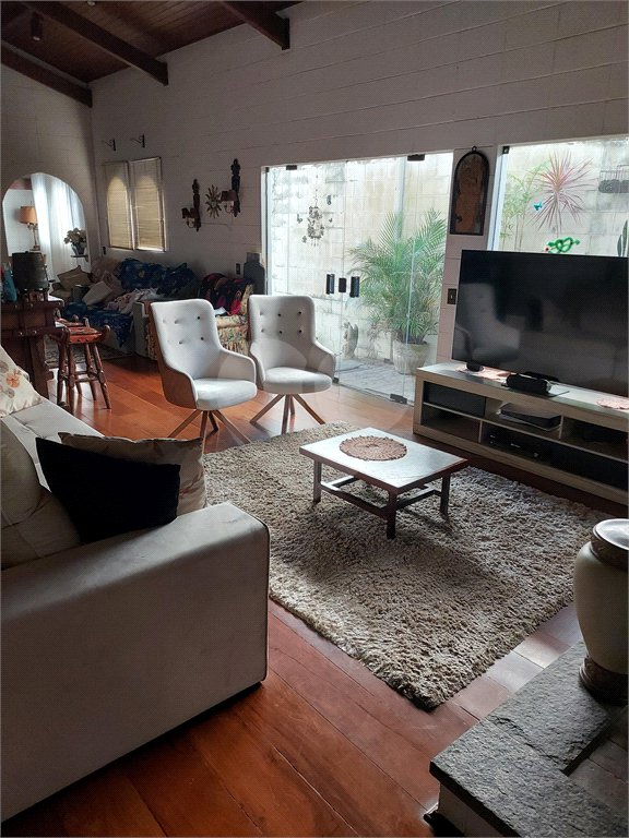 Casa à venda com 3 quartos, sendo 1 suíte, em Jardim Leonor, São Paulo, SP