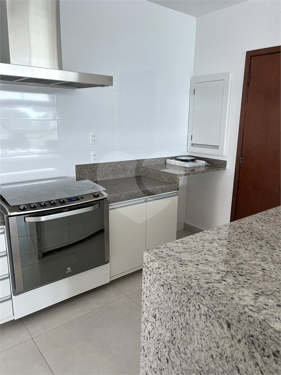 Apartamento à venda ou para alugar com 3 quartos, sendo 1 suíte, em Enseada, Guarujá, SP