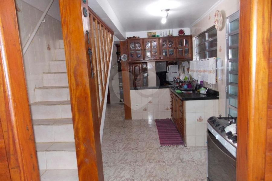 Sobrado à venda com 6 quartos, sendo 4 suítes, em Parque Petrópolis, Mairiporã, SP