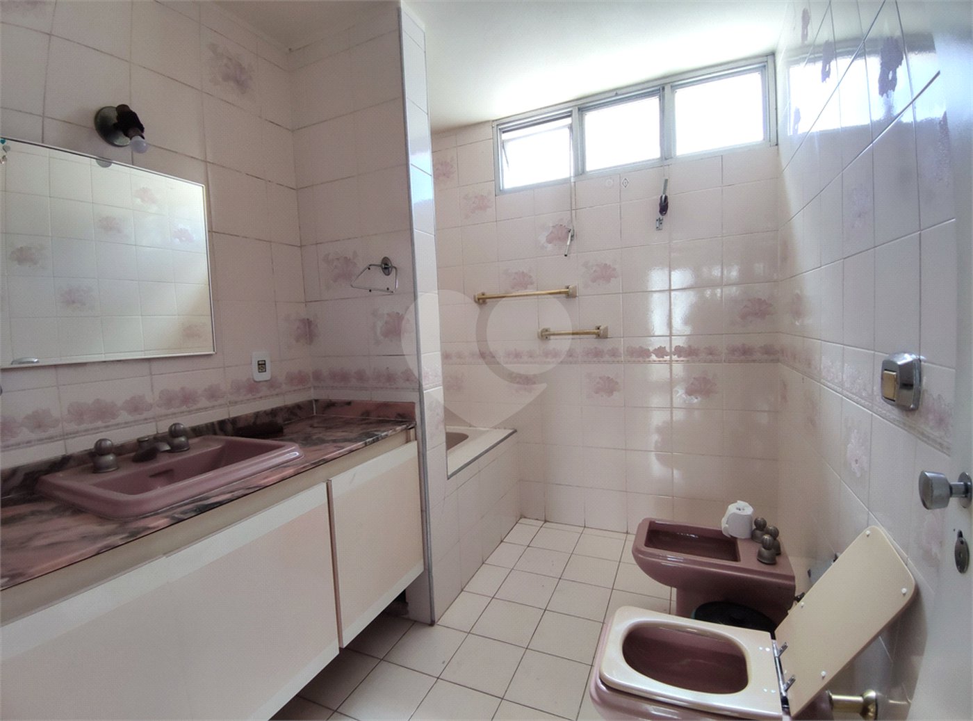 Sobrado à venda com 4 quartos, sendo 2 suítes, em Chácara Monte Alegre, São Paulo, SP