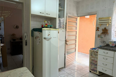Casa à venda com 2 quartos no condomínio Residencial Bari, Itaquaquecetuba - SP