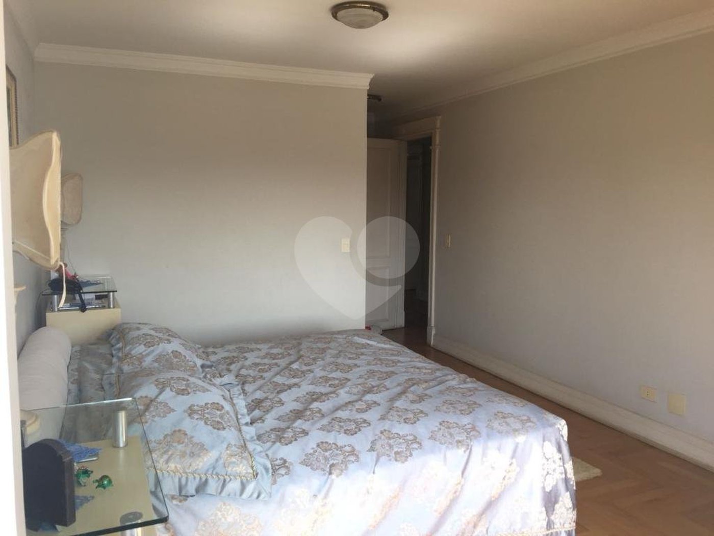 Casa à venda com 5 quartos, sendo 4 suítes, no condomínio Jardim Vitória Régia, São Paulo - SP