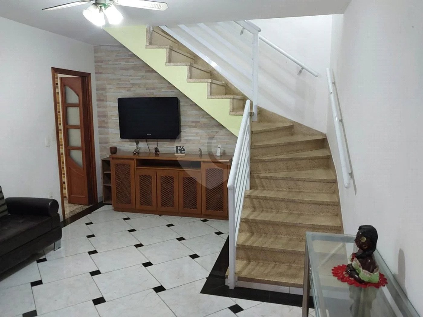Sobrado à venda com 212 m², 2 quartos (suítes), 3 banheiros e 2 vagas de garagem, em São Caetano do Sul
