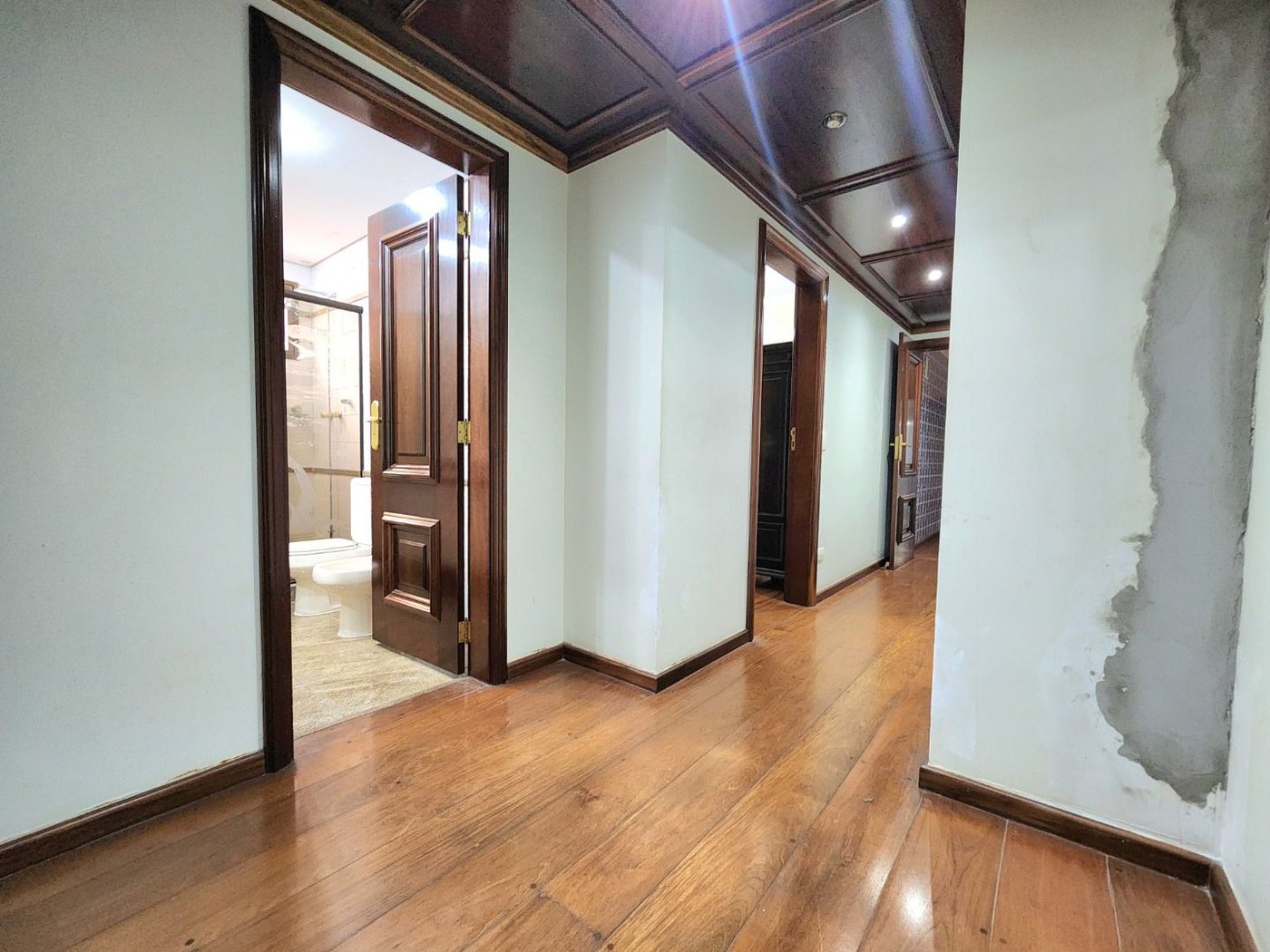 Apartamento Alto Padrão Frente Mar com 4 Dormitórios, 3 Suítes e 3 Vagas na Orla de Santos