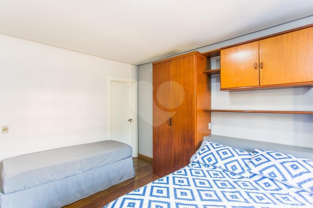 Sobrado à venda com 4 quartos, sendo 3 suítes, em Brooklin, São Paulo, SP