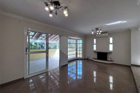 Sobrado à venda com 3 quartos, sendo 1 suíte, no condomínio Villagio da Granja, Cotia - SP