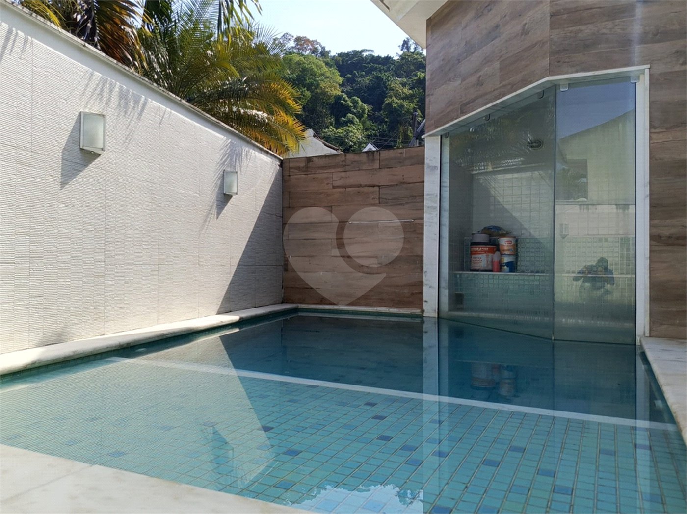 Casa à venda com 4 quartos, sendo 1 suíte, no condomínio Atlantico Sul, Rio de Janeiro - RJ