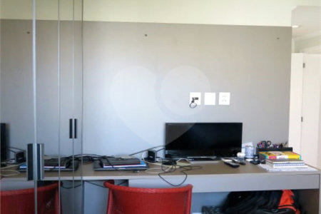 Apartamento à venda com 4 quartos, sendo 3 suítes,  em Jardim Monte Kemel, São Paulo, SP