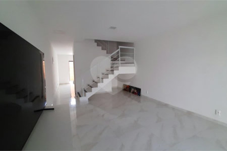 Casa à venda com 2 quartos, sendo 1 suíte, no condomínio Residêncial Villa Vicenzo, Rio de Janeiro - RJ
