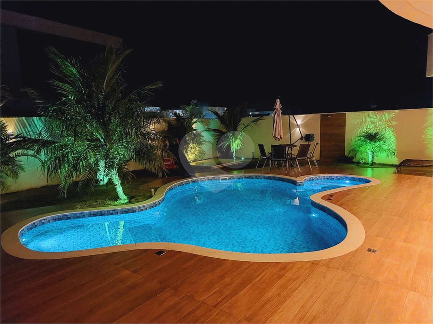 Casa à venda com 3 quartos, sendo 2 suítes, no condomínio Alphaville Nova Esplanada 4, Votorantim - SP