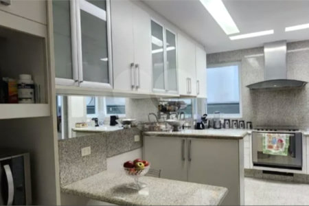 Casa à venda com 4 quartos, sendo 3 suítes,  no condomínio Vila das Flores, São Paulo - SP