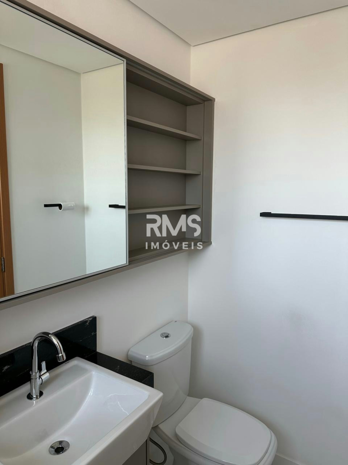 Apartamento à venda ou para alugar com 2 quartos, sendo 1 suíte,  em Itu Novo Centro, Itu, SP