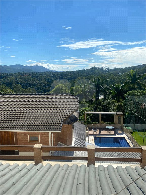 Casa à venda com 5 quartos, sendo 4 suítes, no condomínio Lago do Imperador, Mairiporã - SP