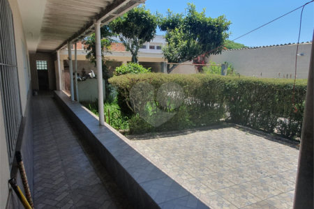 Casa Térrea à venda com 3 quartos, sendo 1 suíte, no Centro, Poá, SP