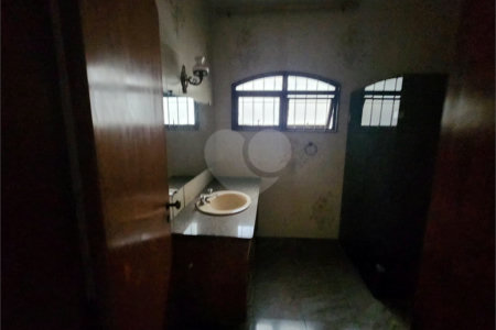 Sobrado à venda ou para alugar com 4 quartos, sendo 2 suítes, no Centro, Araraquara, SP