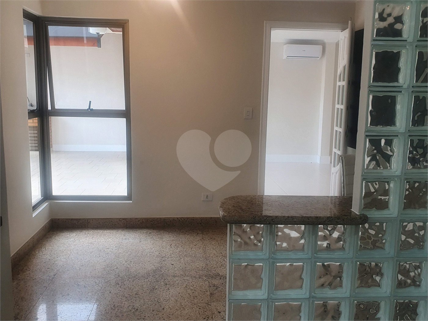 Casa à venda com 4 quartos, sendo 2 suítes,  no condomínio Lake Louise, São Paulo - SP