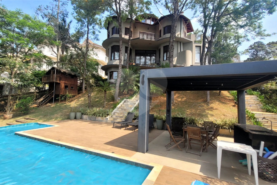 Casa à venda ou para alugar com 4 quartos, sendo 2 suítes, no condomínio Cantareira, Mairiporã - SP