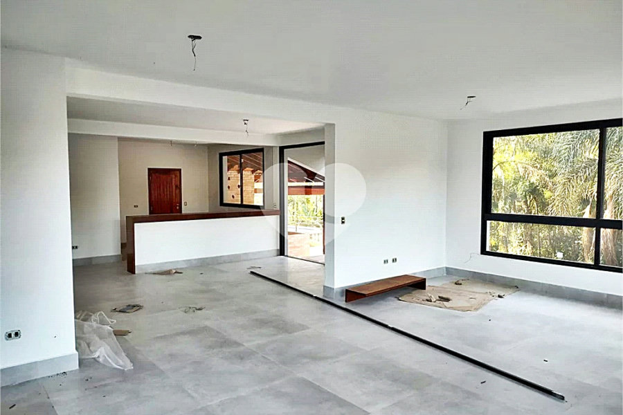 Casa à venda com 4 quartos, sendo 3 suítes, no condomínio Cantareira, Mairiporã - SP