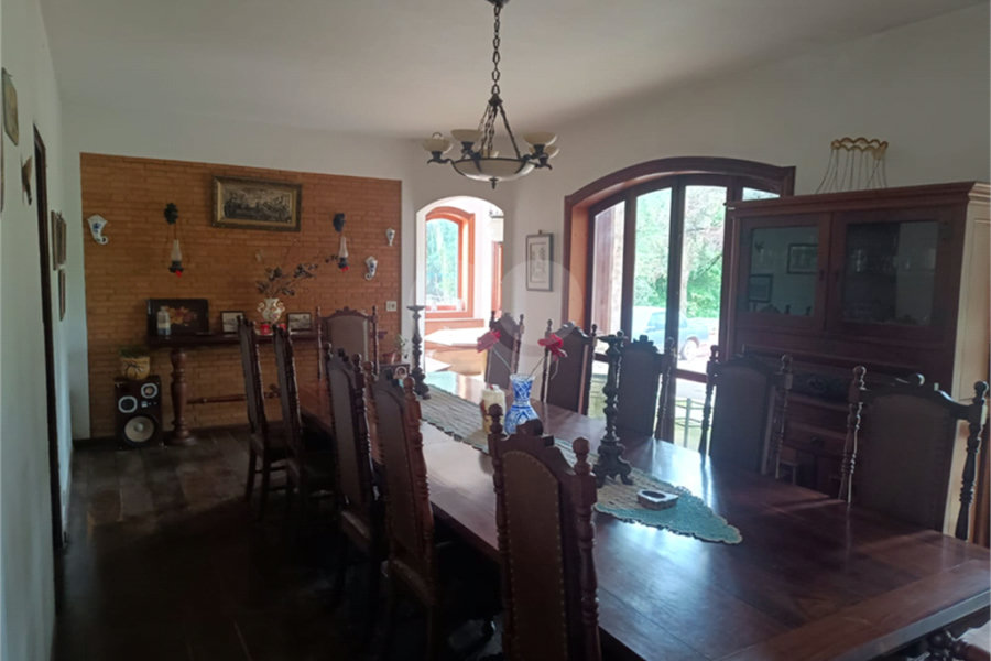 Casa à venda com 4 quartos, sendo 2 suítes, no condomínio Associação Reserva das Hortênsias, Mairiporã - SP