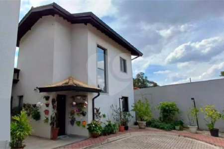 Casa à venda com 3 quartos, sendo 2 suítes, no condomínio Residencial Marchant Buarque, Atibaia - SP