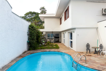 Sobrado à venda com 4 quartos, sendo 2 suítes, em Brooklin Velho, São Paulo, SP