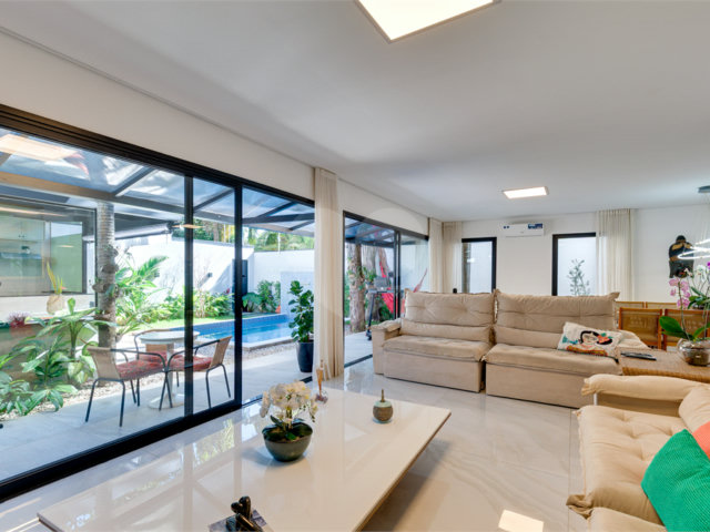 Casa à venda com 4 suítes no condomínio Villa Suiça, São Paulo - SP