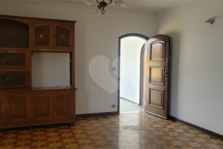 Casa Térrea à venda com 3 quartos, sendo 1 suíte,  em Campo Grande, São Paulo, SP