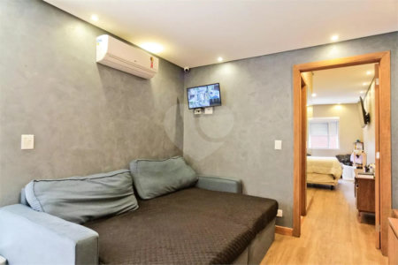 Sobrado à venda com 2 quartos, sendo 1 suíte, em Vila dos Remédios, São Paulo, SP